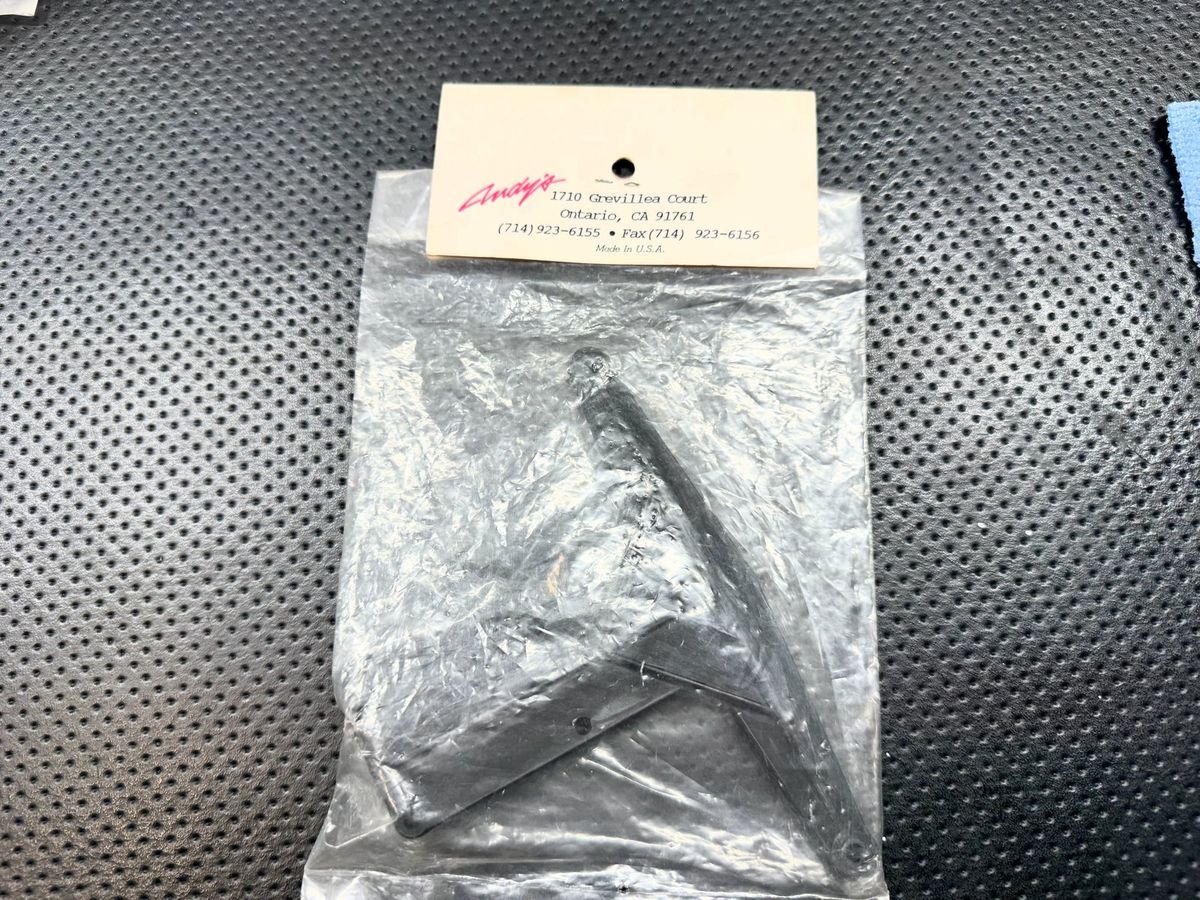 Vintage Andy's #3418 RC10 / RC10T Rear Body Mount NIP