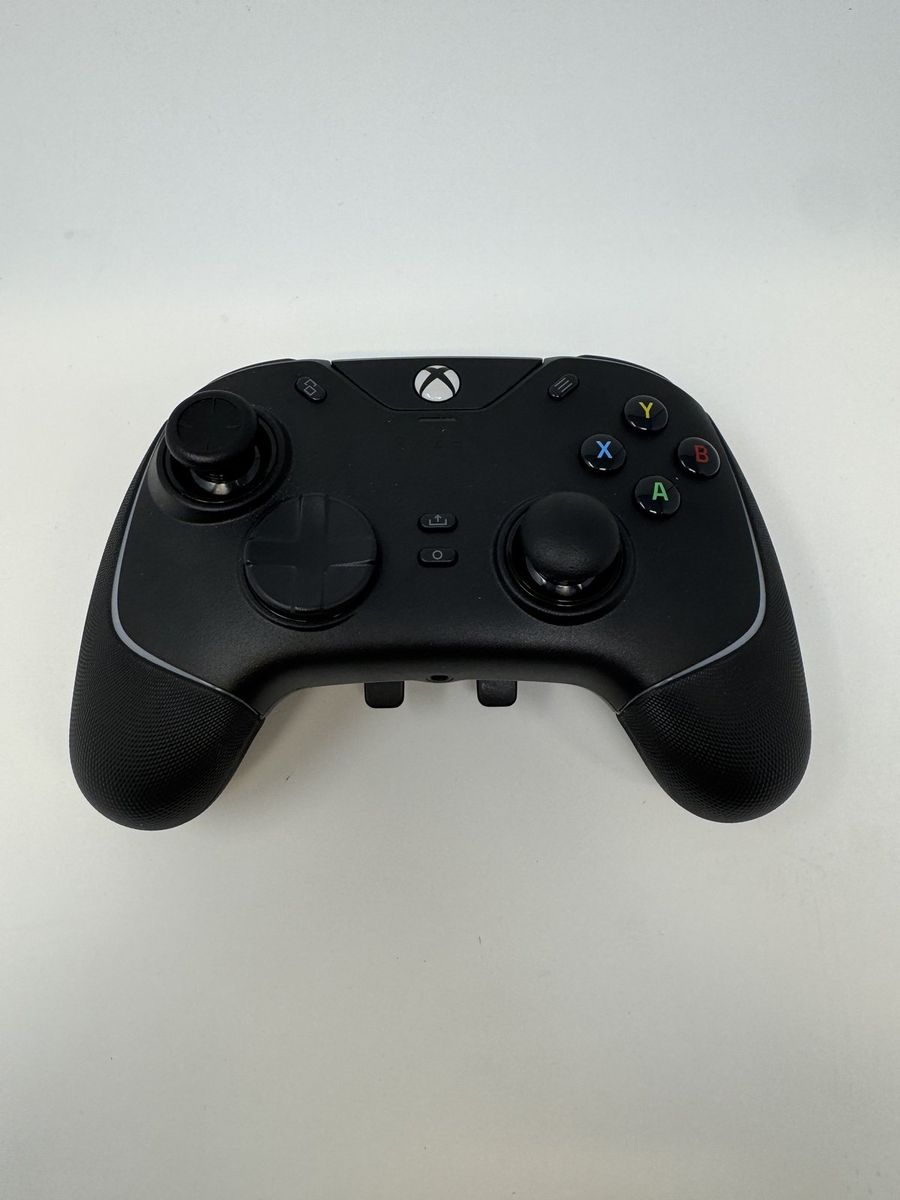 Razer Wolverine V2 Chroma Black loose