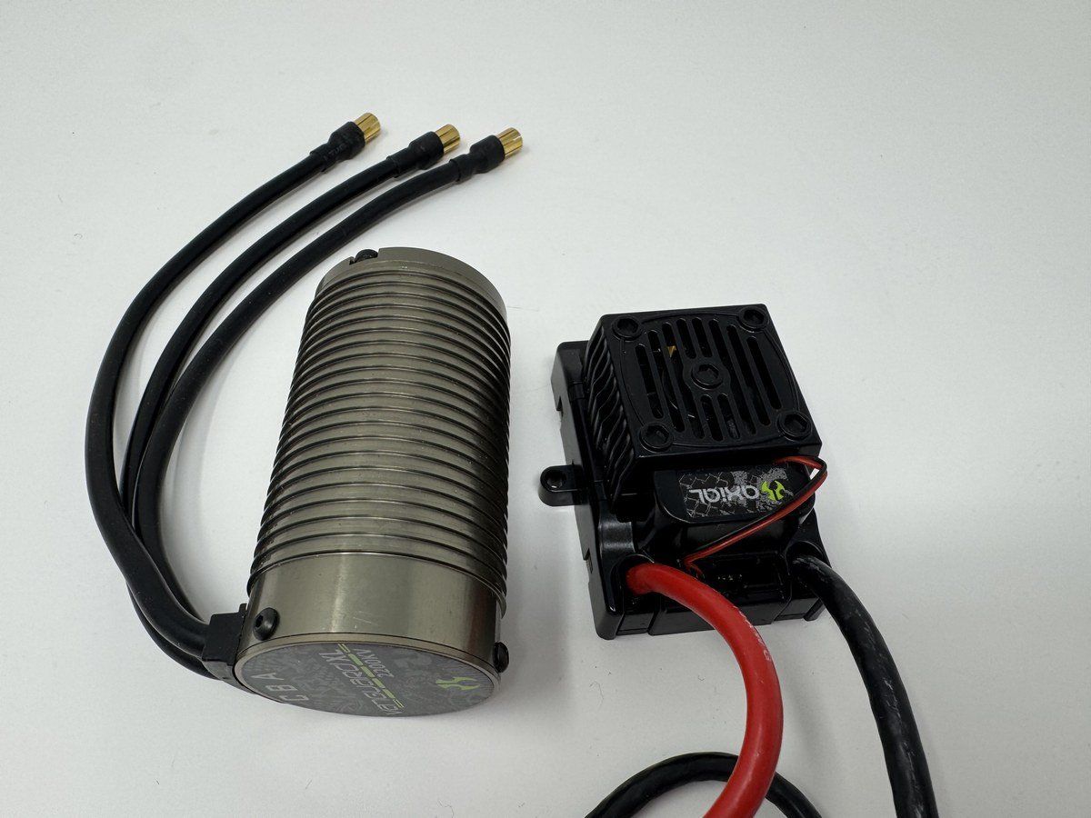 Axial Yeti XL Vanguard XL 2200KV AXI31092 Brushless Motor ESC Combo Takeout